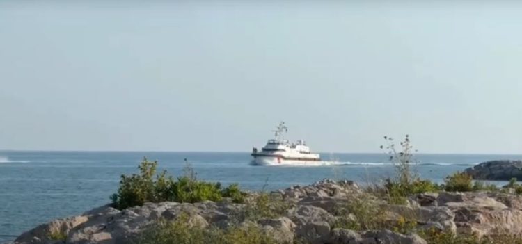 Mbërrin anija me 15 emigrantë në Portin e Shëngjinit