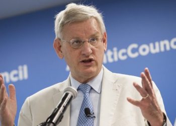 Bildt për dialogun Kosovë-Serbi: Pritjet duhet të jenë të kufizuara