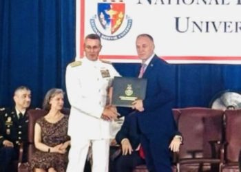 Faruk Geci, Drejtor i Politikave të Mbrojtjes në Ministrinë e Mbrojtjes, diplomohet në Kolegjin Kombëtar të Lu*ftës në Washington