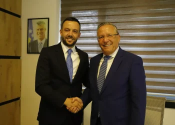 Bedri Hamza zyrtarizon kandidaturën e Arian Tahirit për kryetar të Mitrovicës