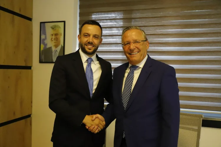 Bedri Hamza zyrtarizon kandidaturën e Arian Tahirit për kryetar të Mitrovicës