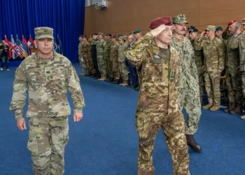 Komandanti i KFOR-it drejton një ceremoni të dorëzimit të detyrës në kampin ‘‘Film City’’