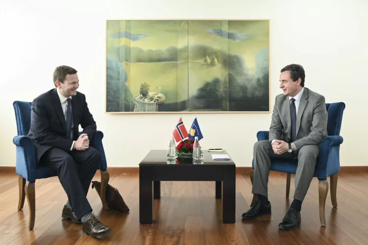 Kurti takon Mathisen, diskutojnë për thellimin e bashkëpunimit në fushën e mbrojtjes dhe sigurisë