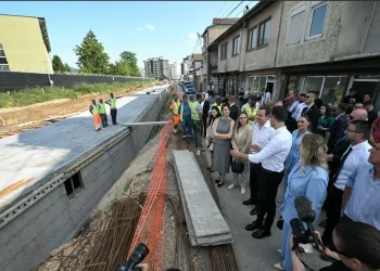Kurti viziton punimet në rrugën ”Hamdi Kurteshi” në Gjilan