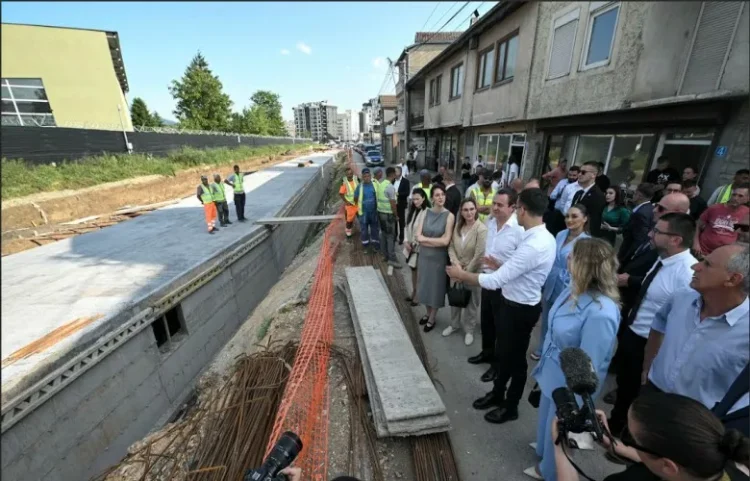 Kurti viziton punimet në rrugën ”Hamdi Kurteshi” në Gjilan