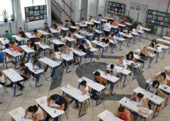 Përfundon pjesa e parë e Provimit të Maturës, MASHTI: Një numër i madh i nxënësve u larguan për shkak të përdorimit të telefonave