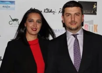 Instituti Albanologjik emëron ud. të drejtoreshës Meliza Krasniqi, bashkëshorten e kryetarit të PDK-së Memli Krasniqi