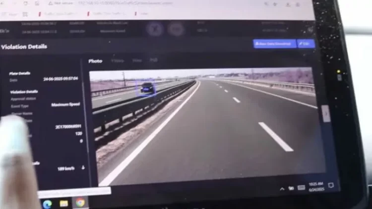 Policia me dron e me vetura inteligjente gjobit qytetarët, ua dërgon dënimet me postë