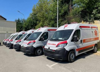 Shpërndahen 6 autoambulanca të reja për komunat në kuadër të Kujdesit Parësor Shëndetësor