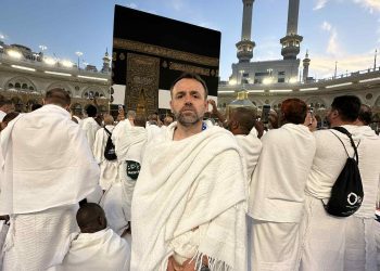 Kryesuesi i Kuvendit Komunal të Fushë Kosovës, z. Ali Ismaili, në mesin e haxhilerëve të Kosovës – sonte qëndrojnë në Arafa