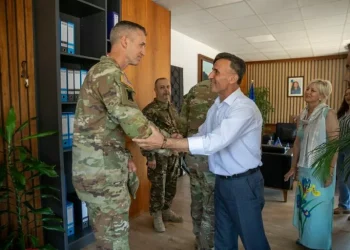 Situata e sigurisë në veri, dy komandantë të KFOR-it takohen me kryetarin e Leposaviqit