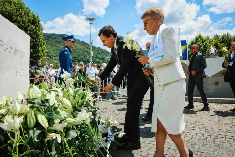 Kurti në ceremoninë përkujtimore të gje*nocidit në Srebrenicë: Një plagë e Evropës që ende nuk është shëruar