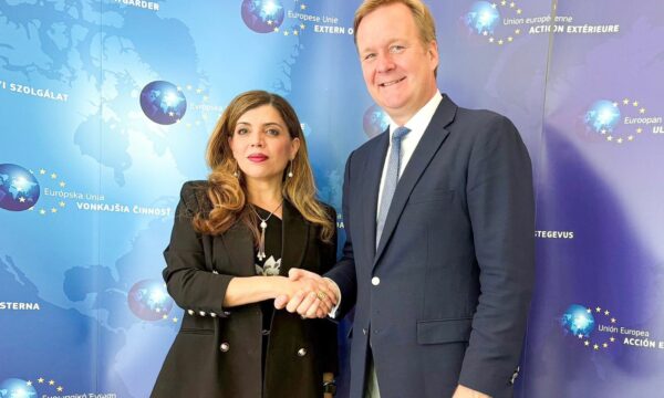 Shefja e UNMIK vizitë në Bruksel, takon Emisarin Sorensen dhe të tjerë, i jep mbështetje dialogut Kosovë- Serbi