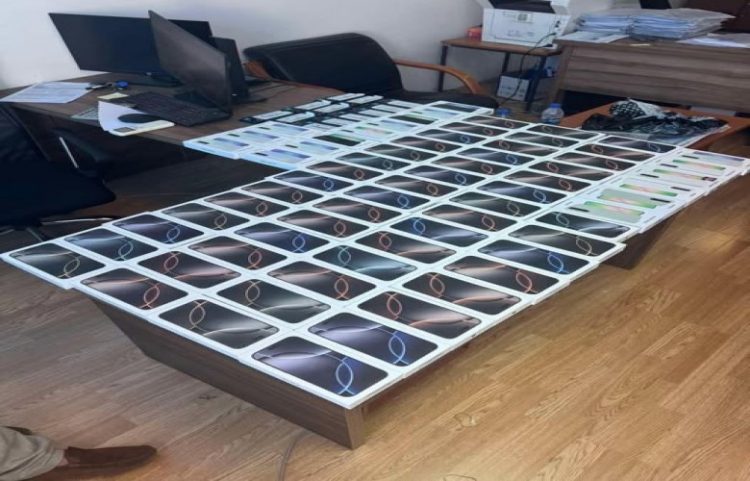 Sekuestrohen telefona të kontrabanduar me vlerë mbi 65,000 euro