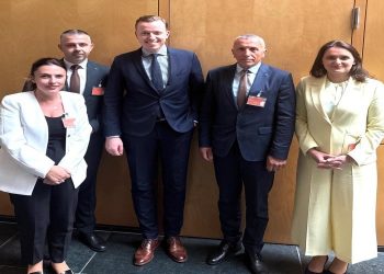 Kamberi takon deputetin gjerman, kërkon sensibilizim për Luginën