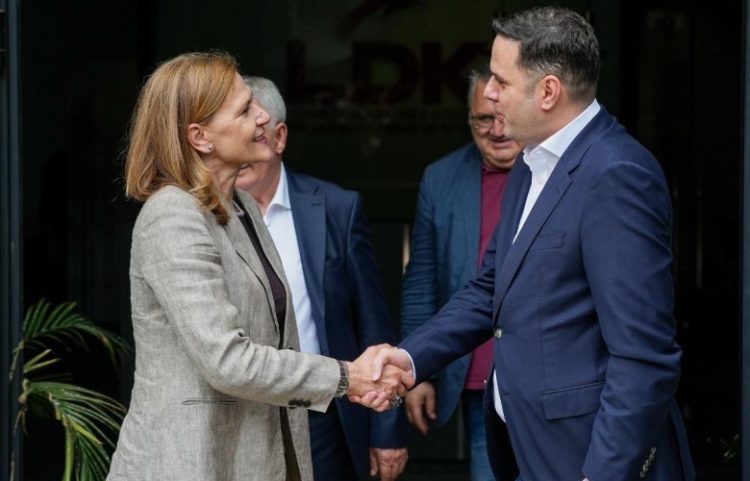 Abdixhiku takon ambasadoren kroate, flasin për zhvillimet politike