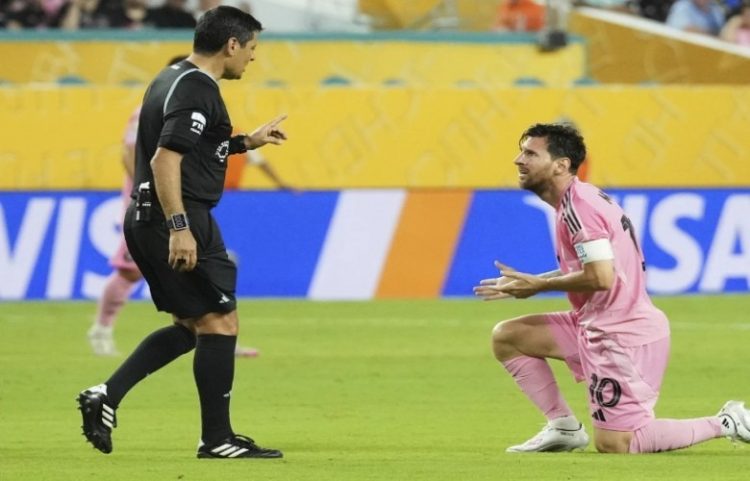 FIFA ia beson arbitrit nga Australia finalen e Kupës së Botës për Klube