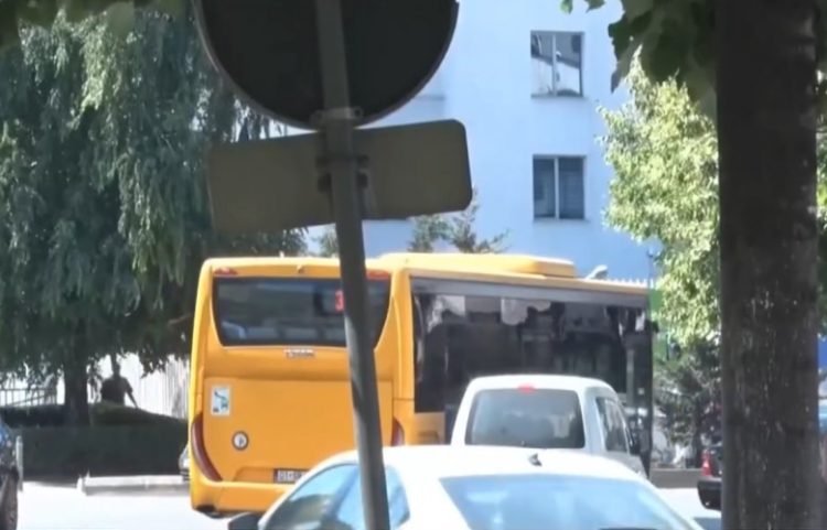 Ende pa autobusë të rinj në kryeqytet, opozita e akuzon Ramën
