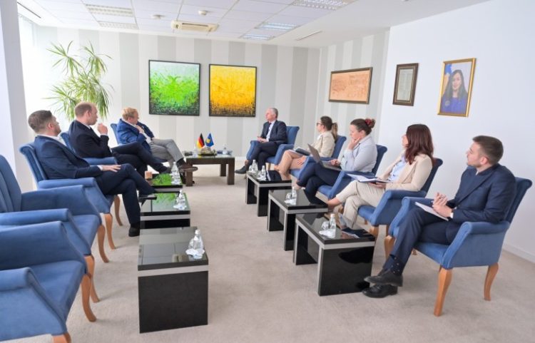 Bislimi diskuton me deputetët gjermanë për integrimin evropian të Kosovës