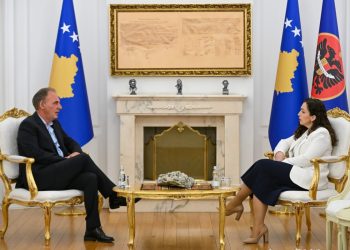 Osmani takohet me Limajn, kërkon zgjidhje të shpejtë për ngërçin në Kuvend