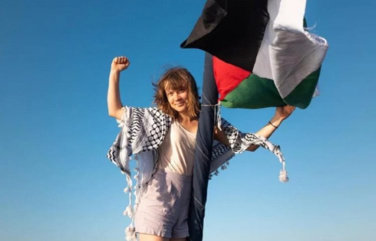 Greta Thunberg pjesë e protestës në Tiranë, solidarizohet me Palestinën