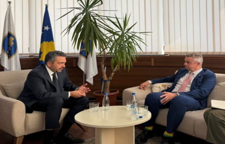 Hargreaves në KQZ, me Radoniqin flasin për zgjedhjet lokale