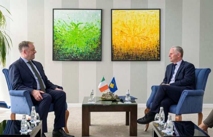 Bislimi dhe ministri irlandez flasin mbi zhvillimet në lidhje me dialogun