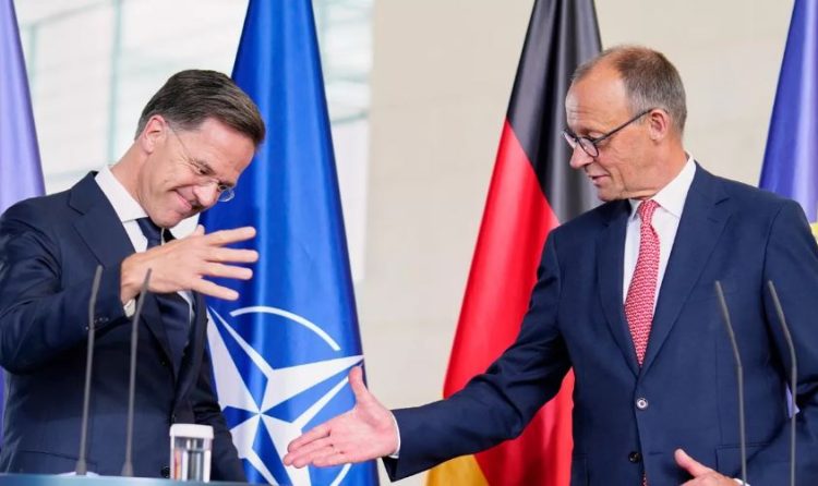 Rutte në Berlin: Aleatët duhet të rrisin prodhimin e armëve