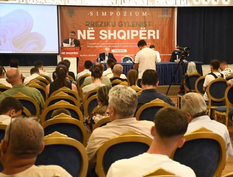 Mbahet simpoziumi me temë “Rreziku gylenist në Shqipëri”