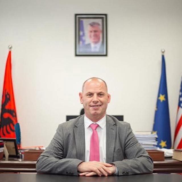 Reagon Lladrovci pas vendimit të PDK-së: Ky është fillimi i fundit politik për bedelët!