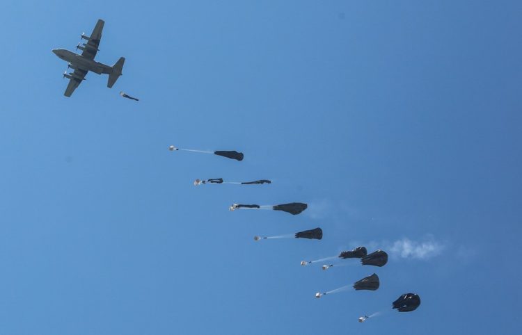 Ga*za: Vazhdon dërgimi i ndihmave nga ajri