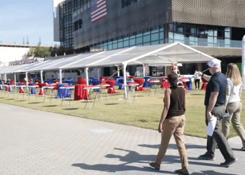 Ambasada amerikane në Prishtinë nis përgatitjet për festën e 249 vjetorit të Pavarësisë (VIDEO)