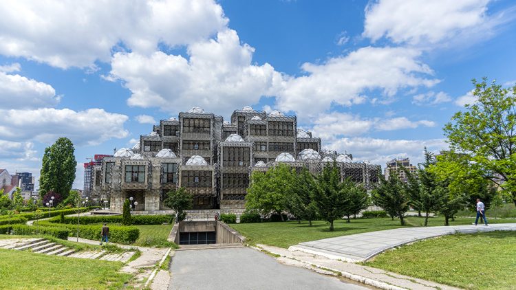Institucionet fillojnë projektin për dokumentim të 10 masakrave
