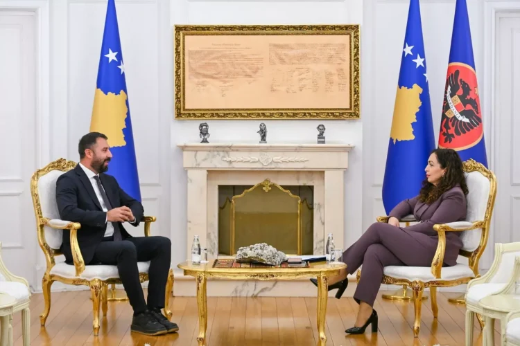 Nis takimi, presidentja Osmani pret në zyre Elbert Krasniqin