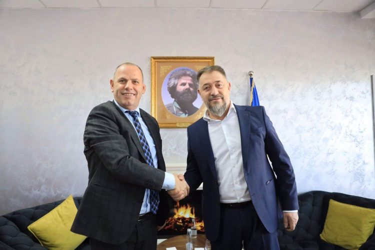 Lushtaku me gjuhë të ashpër ndaj Lladrovcit: S’merrem me njerëz që kanë probleme psikike, le të shkojë të kontrollohet