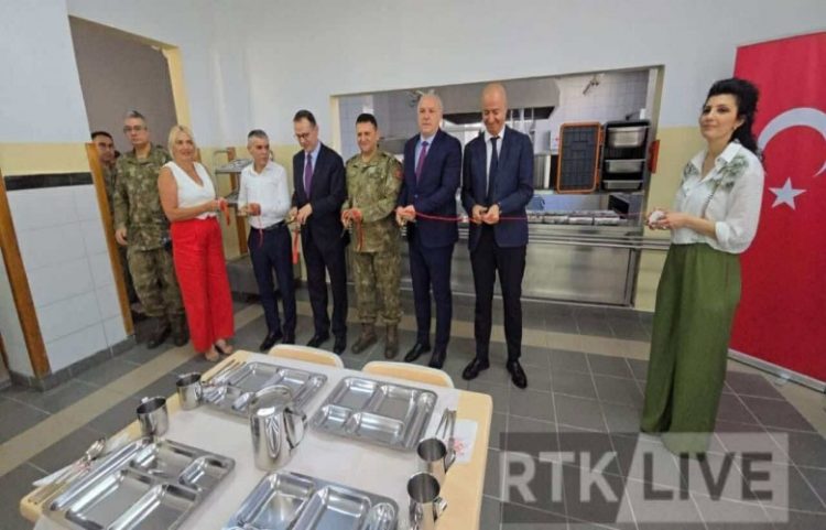 Ushtria turke ndihmon shkollën për personat me nevoja të veçanta në Prizren