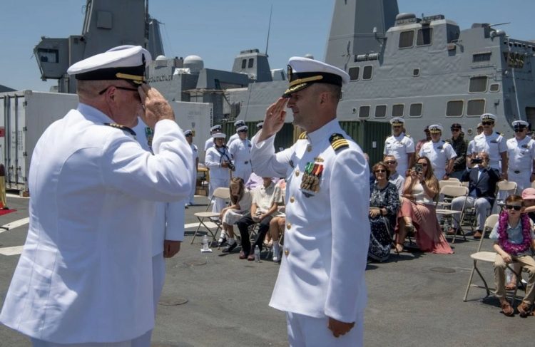 Shqiptari merr drejtimin e anijes luftarake amerikane