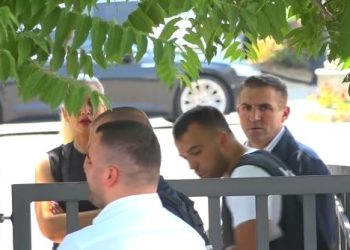Kryeprokurori Gashi shkon në Kuvend pas kërcënimit me bombë