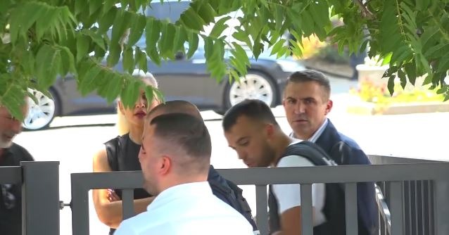 Kryeprokurori Gashi shkon në Kuvend pas kërcënimit me bombë