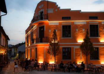 Rrugës “Marin Barleti” në Prizren po i rikthehet karakteri historik, Çeku: Ndryshimi tashmë është i dukshëm