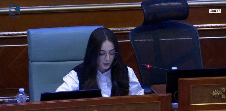 Sala Jashari ‘drejton’ seancën me deputetët e ish-opozitës