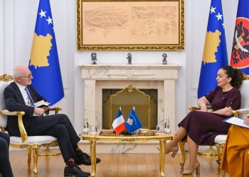 Osmani takohet me ambasadorin francez Guerot, diskutojnë për zhvillimet politike në vend