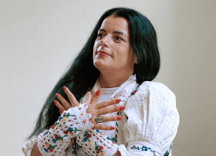 Zëri i të mbijetuarave në “Vogue”: Vasfije Krasniqi ndër 250 gra që thyen heshtjen