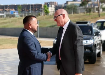Maqedonci takon ministrin zviceran të Mbrojtjes: Anëtarësimi në NATO, kyç për stabilitetin e Ballkanit