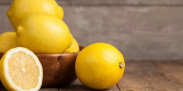 Limoni, deodoranti më i thjeshtë dhe natyral – ja si mund ta aplikoni