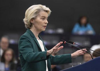 Von der Leyen përballet me votëbesim, Orbani thotë se ajo duhet të largohet