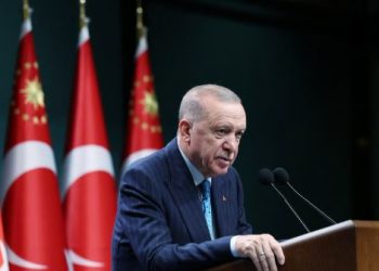 Erdogani “pushton” Evropën me dronë (VIDEO)