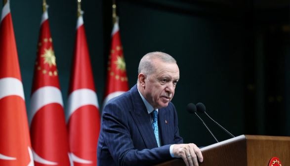 Erdogani “pushton” Evropën me dronë (VIDEO)