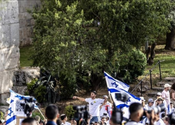 Dhjetëra izraelitë që uzurpojnë tokat palestineze bastisën xhaminë Al-Aksa