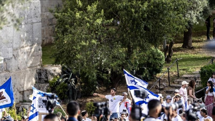 Dhjetëra izraelitë që uzurpojnë tokat palestineze bastisën xhaminë Al-Aksa